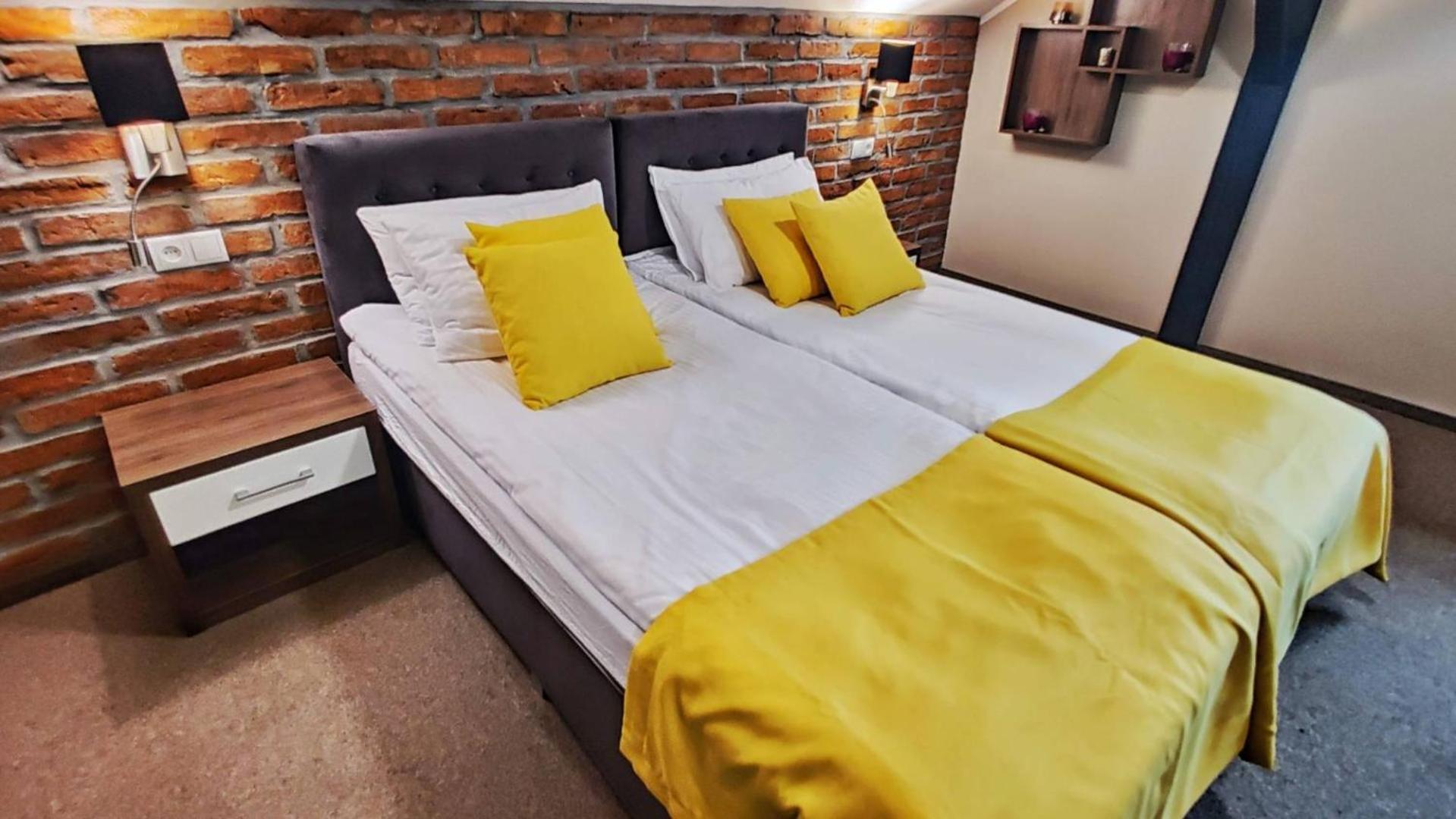 Ignasiak Hotel Września Екстериор снимка
