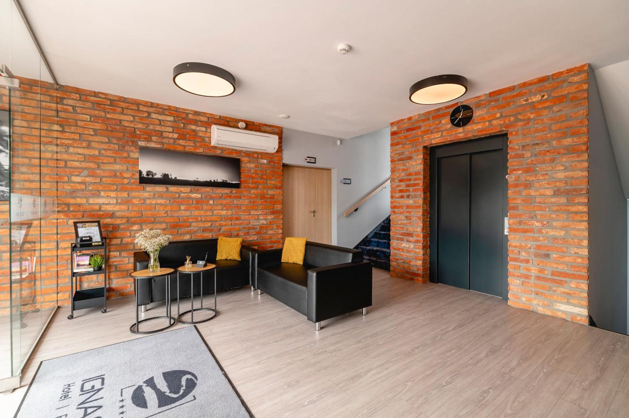 Ignasiak Hotel Września Екстериор снимка