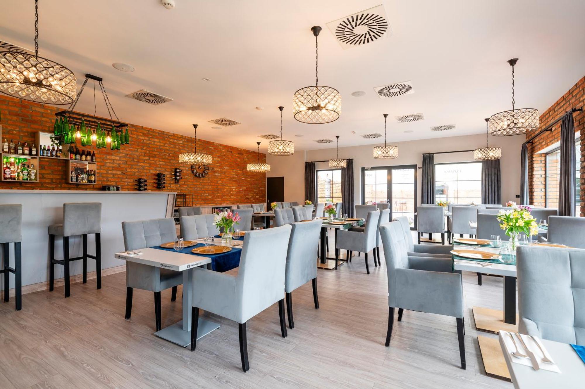 Ignasiak Hotel Września Екстериор снимка