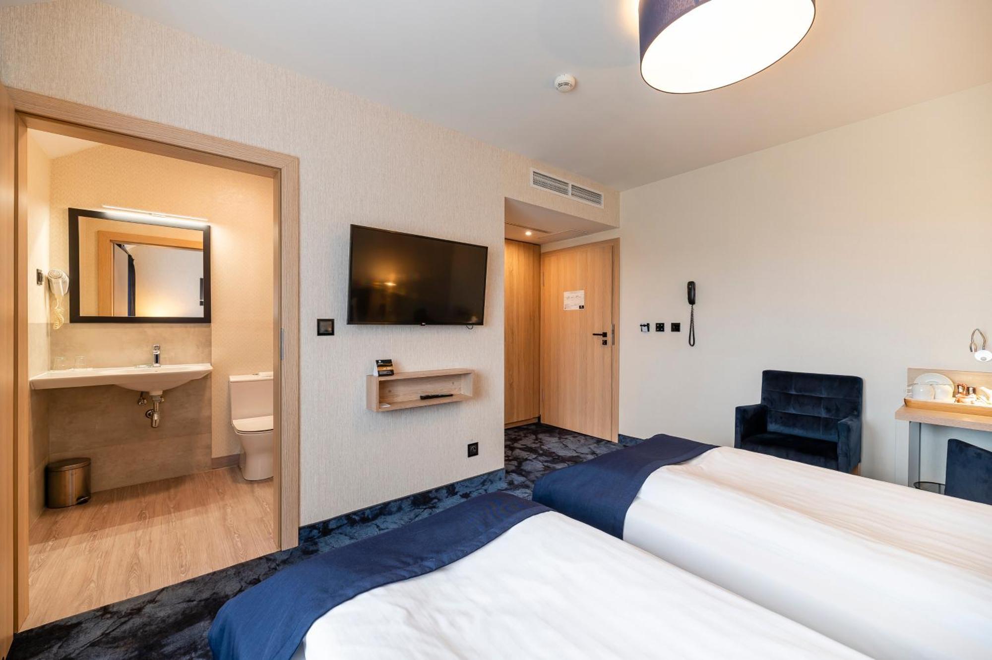 Ignasiak Hotel Września Екстериор снимка