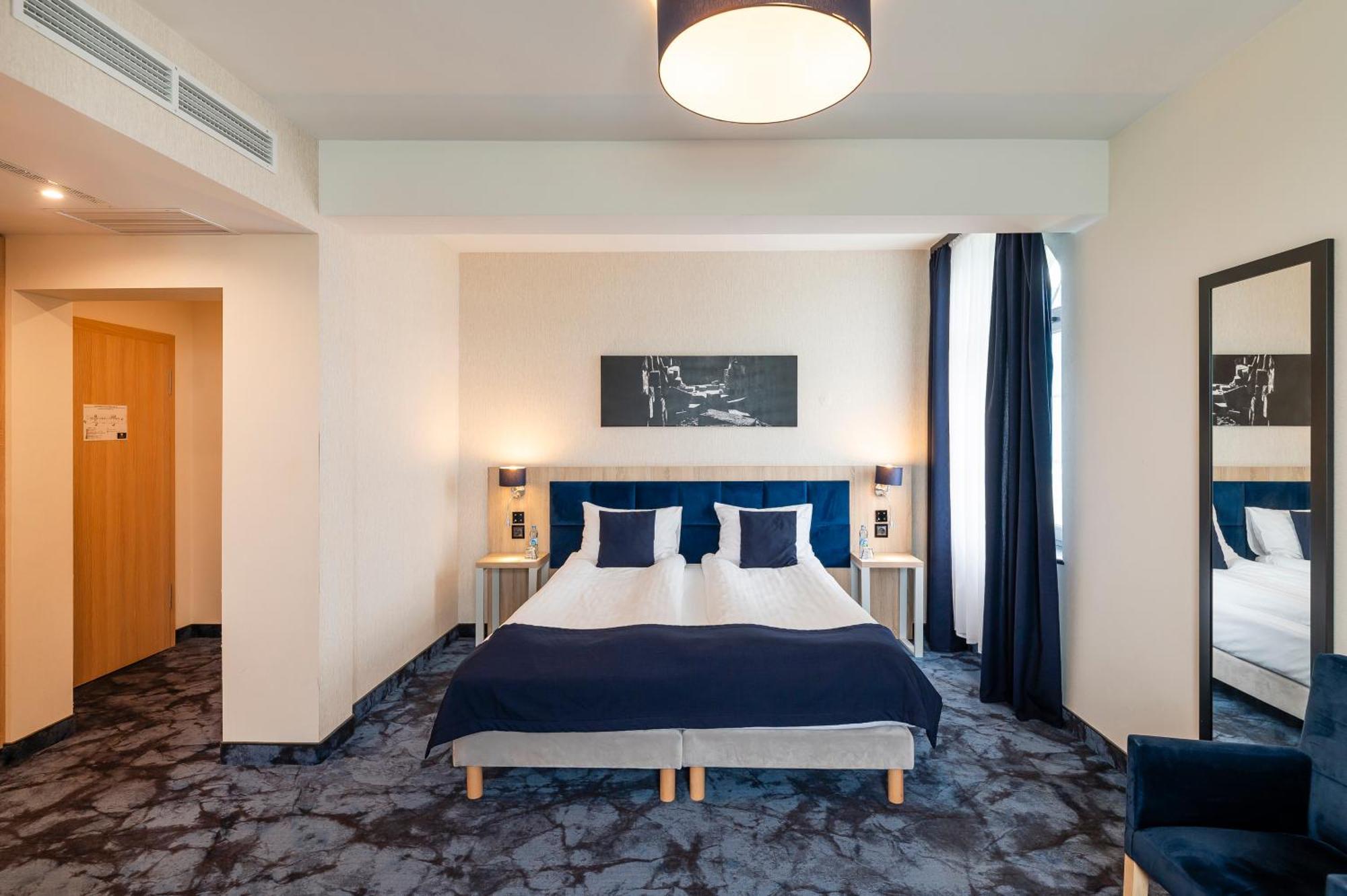 Ignasiak Hotel Września Екстериор снимка